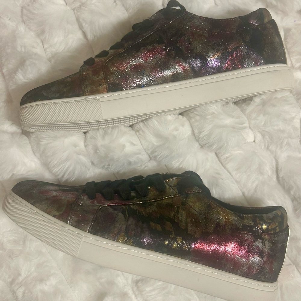 NWOB Kenneth Cole Women's Metallic Sneakers 8.5N